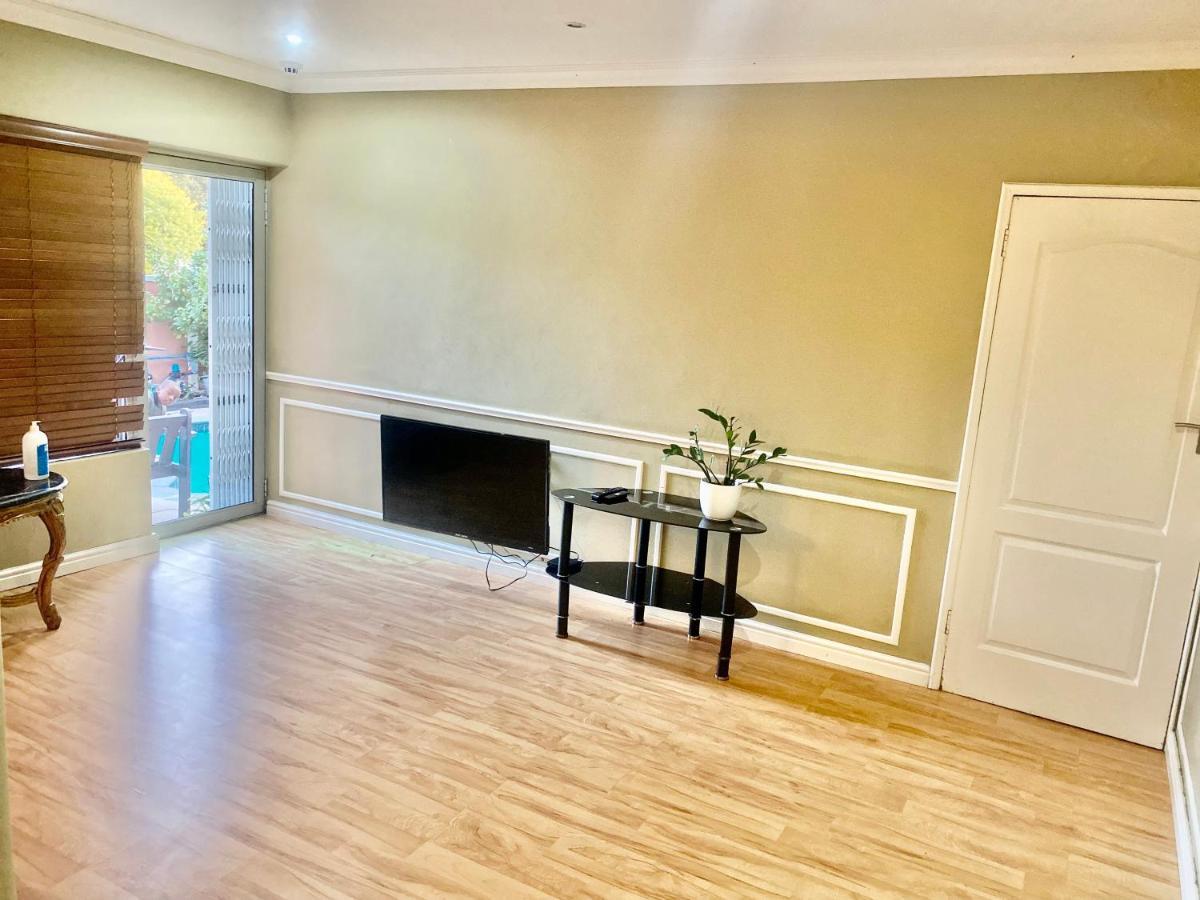 Beautiful Apartment In Century City Kaapstad Buitenkant foto