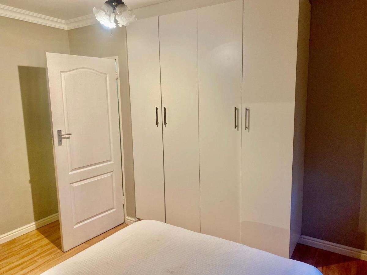 Beautiful Apartment In Century City Kaapstad Buitenkant foto